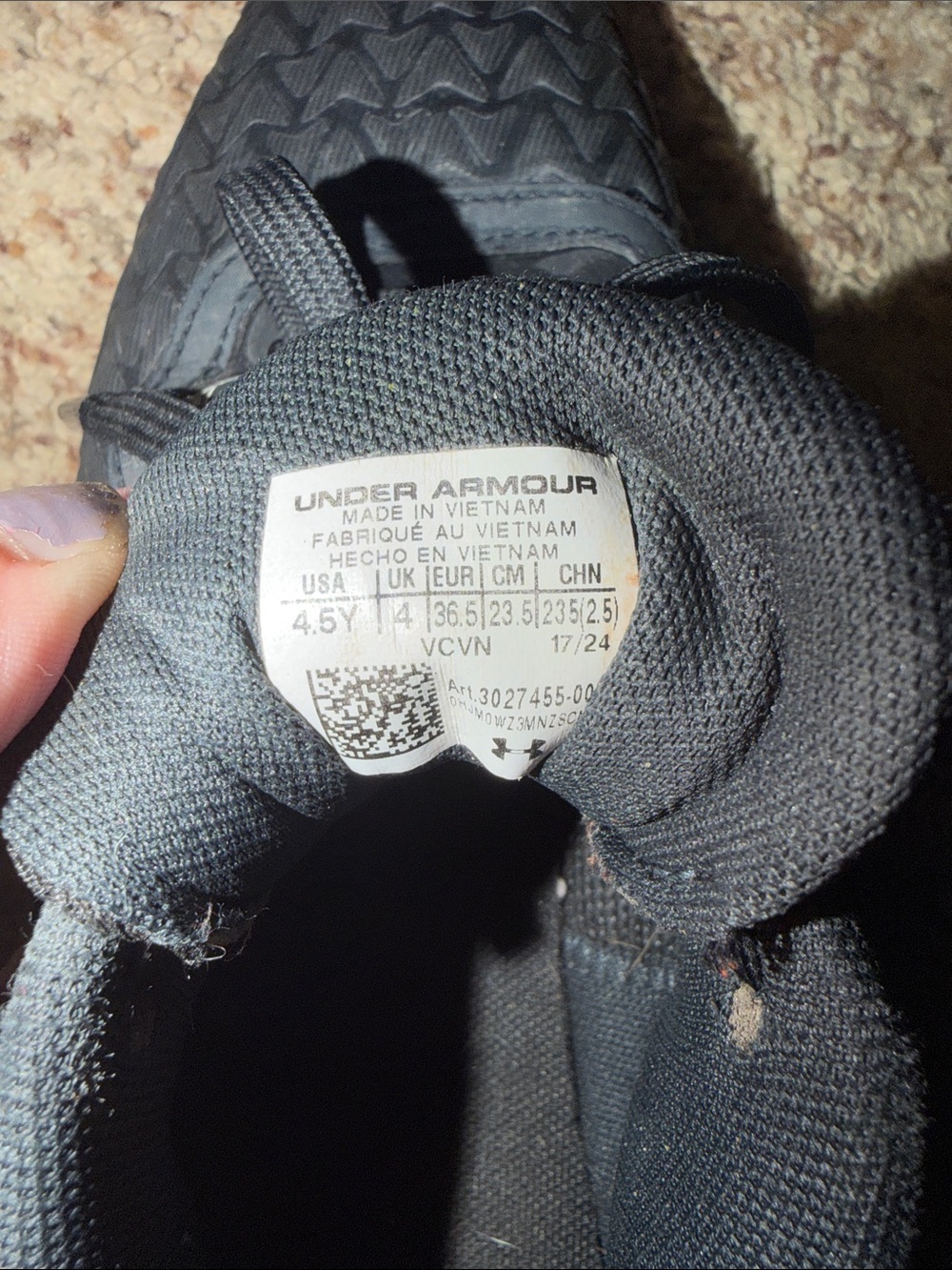 Under Armour Black 4.5 boys baseball cleats - Picture 2 of 5